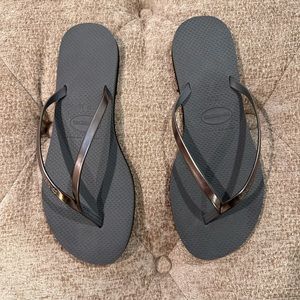 Havaiana’s Flip Flops-Silver
